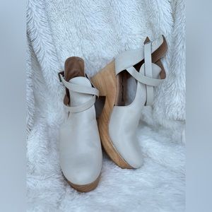 Free People Cedar Clog - Stone Grey